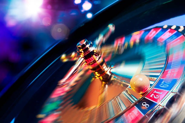 Roulette betting layout and payout chart on web77 table